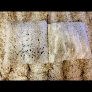 ❤️❣️2 Throw Pillows from Pier 1❣️❤️